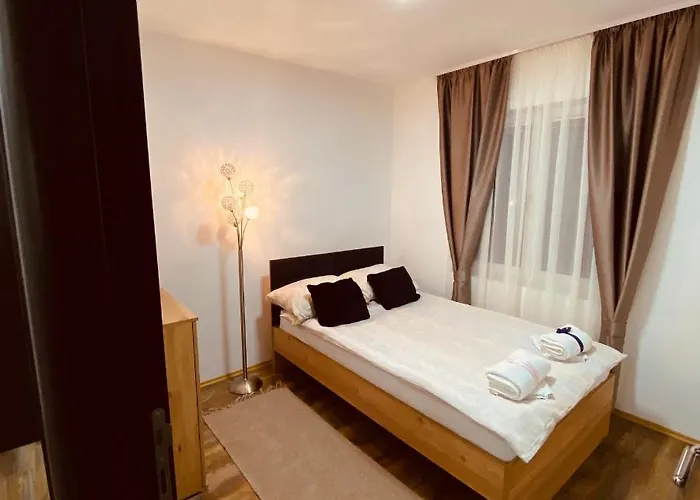 Ana Luxury **** アパート